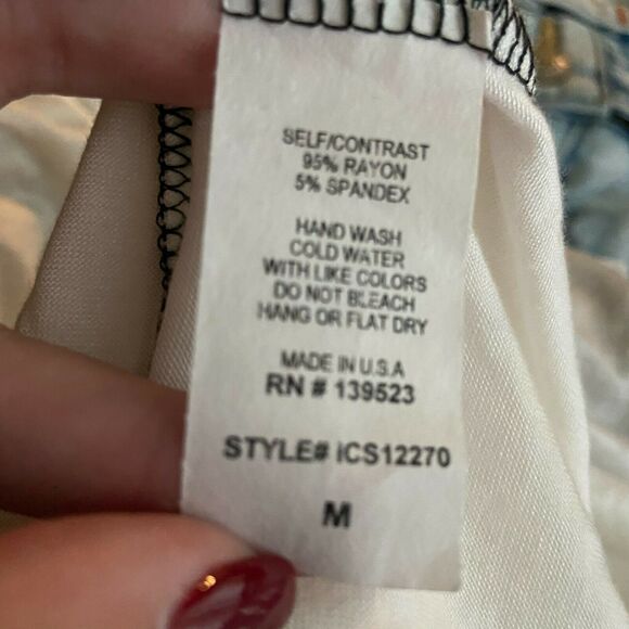 It Closet Juniors Womens Top Size Medium Black White Baseball Tee Buy Me Food - Picture 7 of 7